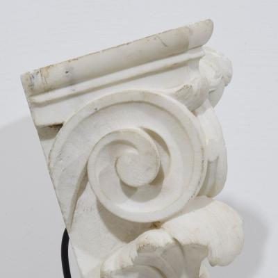 French 18th Century Carved White Marble Capital With Angel Head