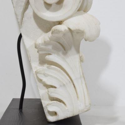 French 18th Century Carved White Marble Capital With Angel Head