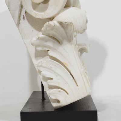 French 18th Century Carved White Marble Capital With Angel Head