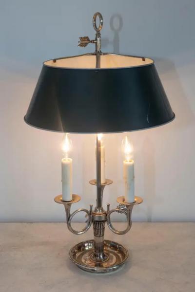 French 1900s Silvered Bronze Bouillotte Table Lamp with Horns and Green Shade