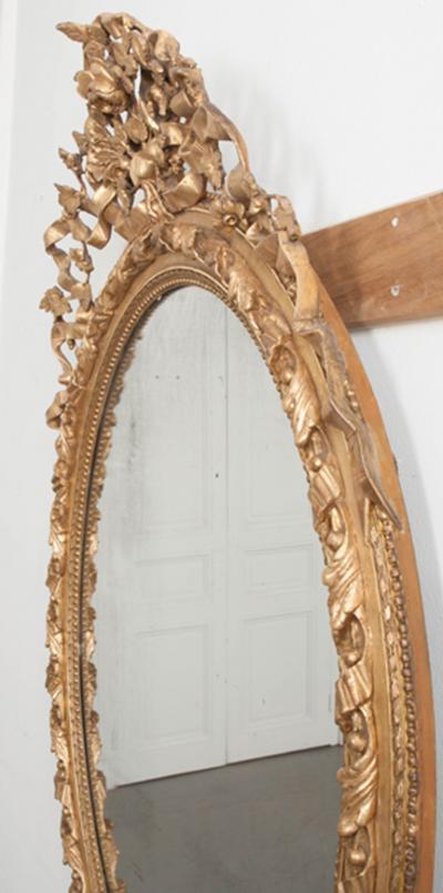 French 19th Century Louis XVI Oval Giltwood Mirror