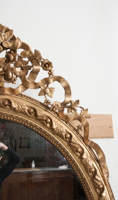 French 19th Century Louis XVI Oval Giltwood Mirror