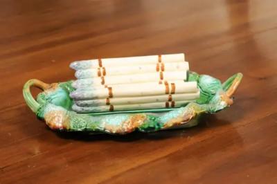 French 19th Century Majolica Asparagus Serving Tray with Oval Foliage Plate