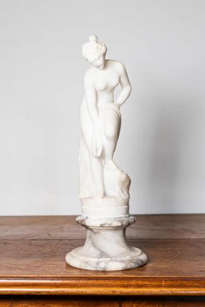 French 19th Century Marble Sculpture of a Nymph after the Bath on Pedestal