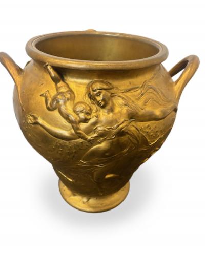 French Art Nouveau gilt bronze jardiniere with handles