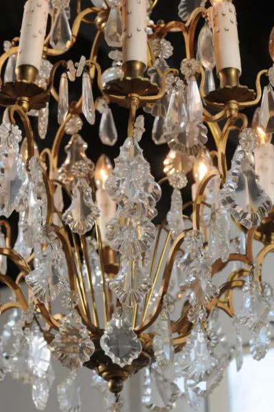 French Late 19th Century Crystal 12 Light Chandelier with Brass Armature