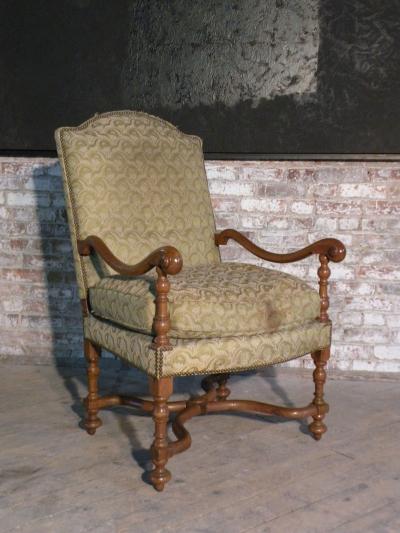 French Louis XIV late 17th Century Beechwood Armchair