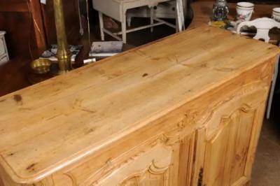 French Louis XV Style 1880s Wooden Buffet with Carved Apron and Molded Doors