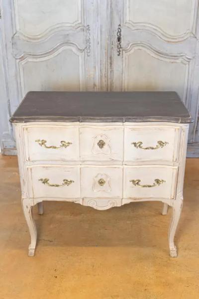 French Louis XV Style 1910s Grey Painted Commode with Bronze Rococo Hardware