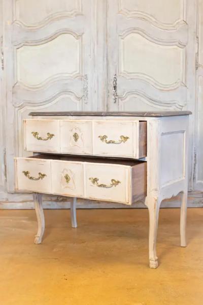 French Louis XV Style 1910s Grey Painted Commode with Bronze Rococo Hardware