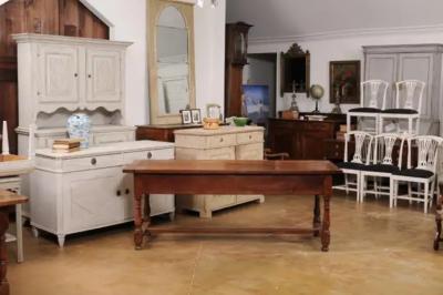 French Louis XVI Period 1790s Farm Table with Sliding Panels and Carved Heart