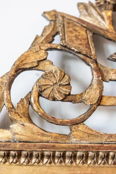 French Louis XVI Period 1790s Giltwood Mirror with Carved Bird and Flags