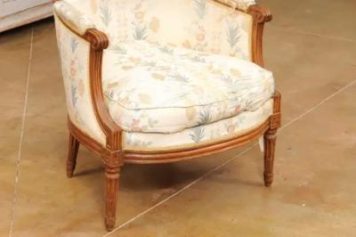 French Louis XVI Period Late 18th Century Walnut Berg re Chair with Curving Back