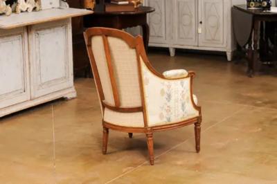 French Louis XVI Period Late 18th Century Walnut Berg re Chair with Curving Back