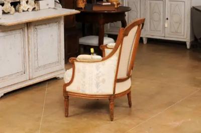 French Louis XVI Period Late 18th Century Walnut Berg re Chair with Curving Back