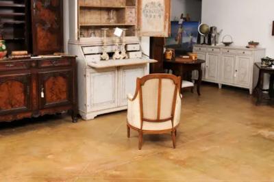 French Louis XVI Period Late 18th Century Walnut Berg re Chair with Curving Back