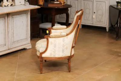 French Louis XVI Period Late 18th Century Walnut Berg re Chair with Curving Back