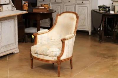 French Louis XVI Period Late 18th Century Walnut Berg re Chair with Curving Back