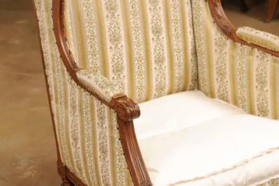 French Louis XVI Style 19th Century Walnut Berg re Oreilles with Carved Roses