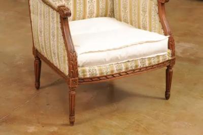 French Louis XVI Style 19th Century Walnut Berg re Oreilles with Carved Roses