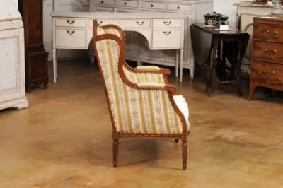 French Louis XVI Style 19th Century Walnut Berg re Oreilles with Carved Roses