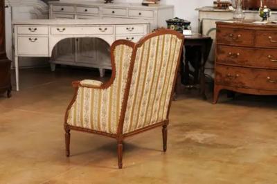French Louis XVI Style 19th Century Walnut Berg re Oreilles with Carved Roses