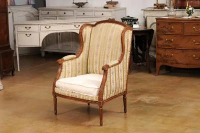French Louis XVI Style 19th Century Walnut Berg re Oreilles with Carved Roses