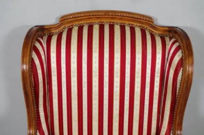 French Louis XVI Style Walnut Berg res Oreilles with Fluted Legs a Pair