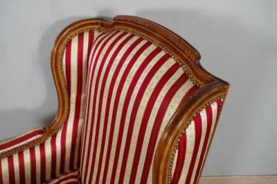 French Louis XVI Style Walnut Berg res Oreilles with Fluted Legs a Pair