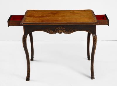 French R gence Walnut Writing Table with Tooled Leather Top Early 18th Century