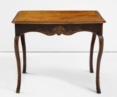 French R gence Walnut Writing Table with Tooled Leather Top Early 18th Century