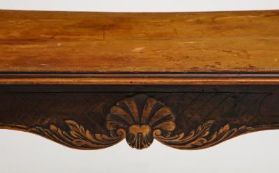 French R gence Walnut Writing Table with Tooled Leather Top Early 18th Century