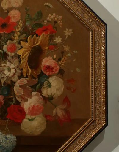French Restauration Period 1820s Framed Octagonal Painting Depicting a Bouquet
