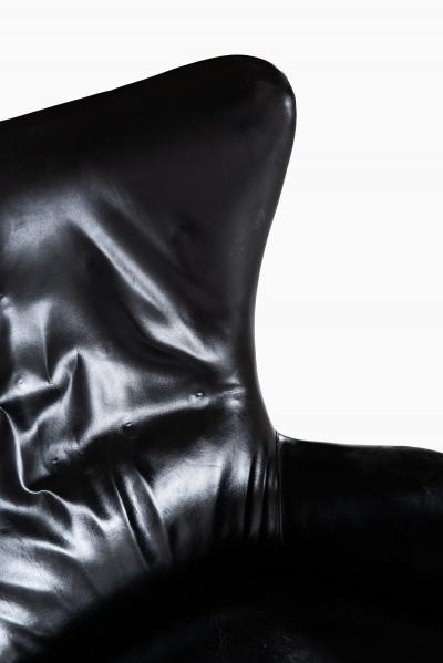 Frits Henningsen Easy Chair Produced by Cabinetmaker Frits Henningsen in Denmark