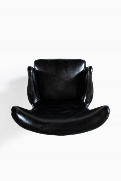 Frits Henningsen Easy Chair Produced by Cabinetmaker Frits Henningsen in Denmark