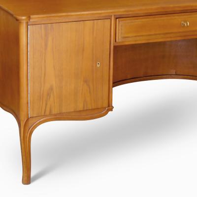 Frits Henningsen Elegant Kneehole Desk in an Organic Louis XV Style in Oak by Frits Henningsen