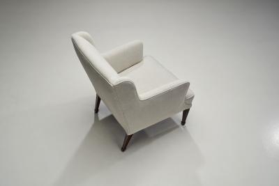 Frits Henningsen Frits Henningsen Easy Chairs with Fluted Legs Denmark 1940s