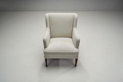 Frits Henningsen Frits Henningsen Easy Chairs with Fluted Legs Denmark 1940s