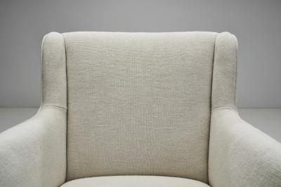 Frits Henningsen Frits Henningsen Easy Chairs with Fluted Legs Denmark 1940s