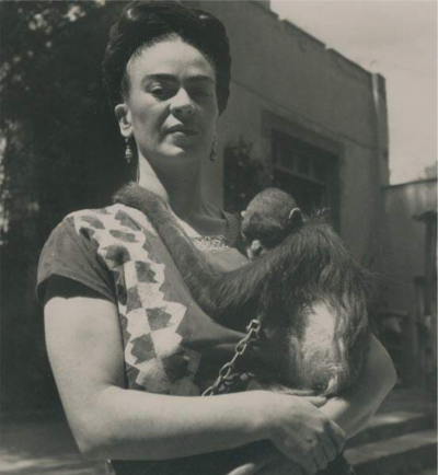 Fritz Henle Frida in Front of Studio w Monkey Fulang Chang 1943 printed 1990