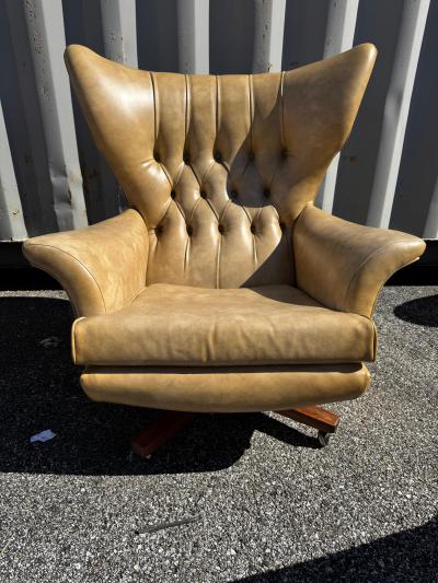 G Plan Vintage Creme Tufted Leather G Plan Swivel Lounge Chair and Ottoman