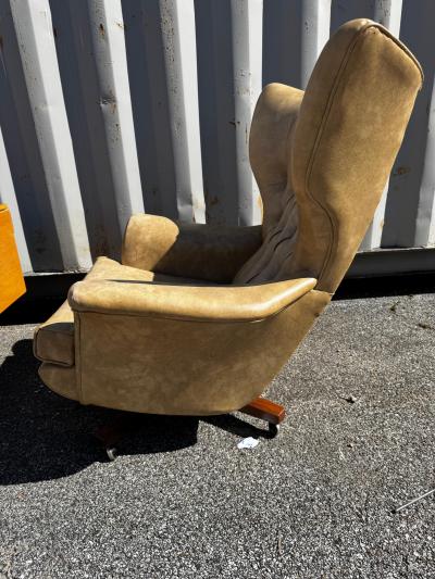 G Plan Vintage Creme Tufted Leather G Plan Swivel Lounge Chair and Ottoman