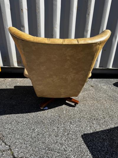 G Plan Vintage Creme Tufted Leather G Plan Swivel Lounge Chair and Ottoman