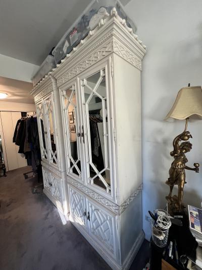 GLAMOROUS PAIR OF HOLLYWOOD REGENCY PAGODA FORM MIRRORED WALL CABINETS