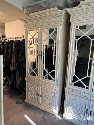 GLAMOROUS PAIR OF HOLLYWOOD REGENCY PAGODA FORM MIRRORED WALL CABINETS