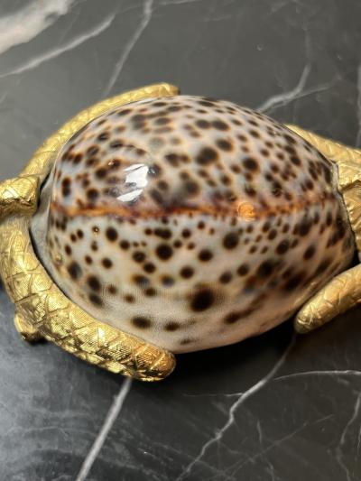 GOLD METAL GIRAFFE WITH COWRIE SHELL BODY SCULPTURE