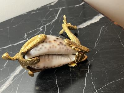 GOLD METAL GIRAFFE WITH COWRIE SHELL BODY SCULPTURE