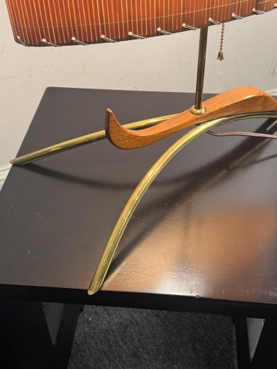 GREAT MODERNIST MID CENTURY WOOD BRASS ABSTRACT LAMP WITH ORIGINAL SHADE