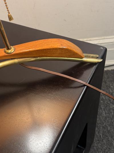 GREAT MODERNIST MID CENTURY WOOD BRASS ABSTRACT LAMP WITH ORIGINAL SHADE