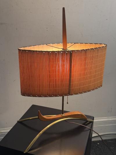 GREAT MODERNIST MID CENTURY WOOD BRASS ABSTRACT LAMP WITH ORIGINAL SHADE